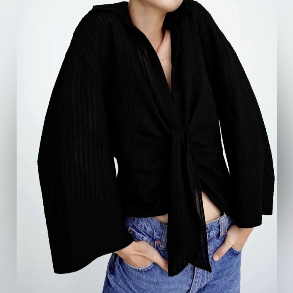 Zara NWOT Women’s Draped 3/4 Sleeve Top W/Knot And Buttons. Black. Size Medium.